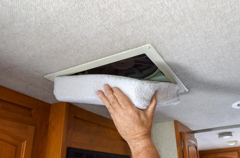Valterra | Aislante para ventilación de autocaravana con superficie reflectante | A10-1603 | 35,5 x 35,5 x 7,6 cm