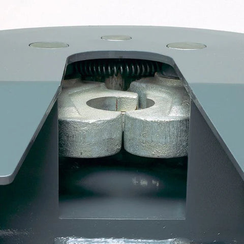 B&W Companion Hitch Jaws Closed Position - Internal Mechanism Detail | United RV Parts